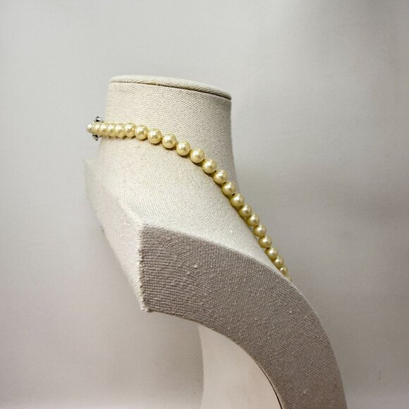 Vintage Long Imitation Pearl Necklace‎ Ornate Clasp Marked Japan Retro Classic - Picture 9 of 15